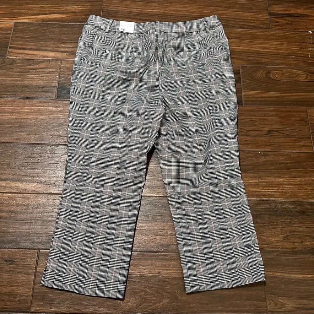 Lane Bryant Women’s Slim Capri The 4 Season Pants 16 Plaid‎ Black Pink Mid Rise